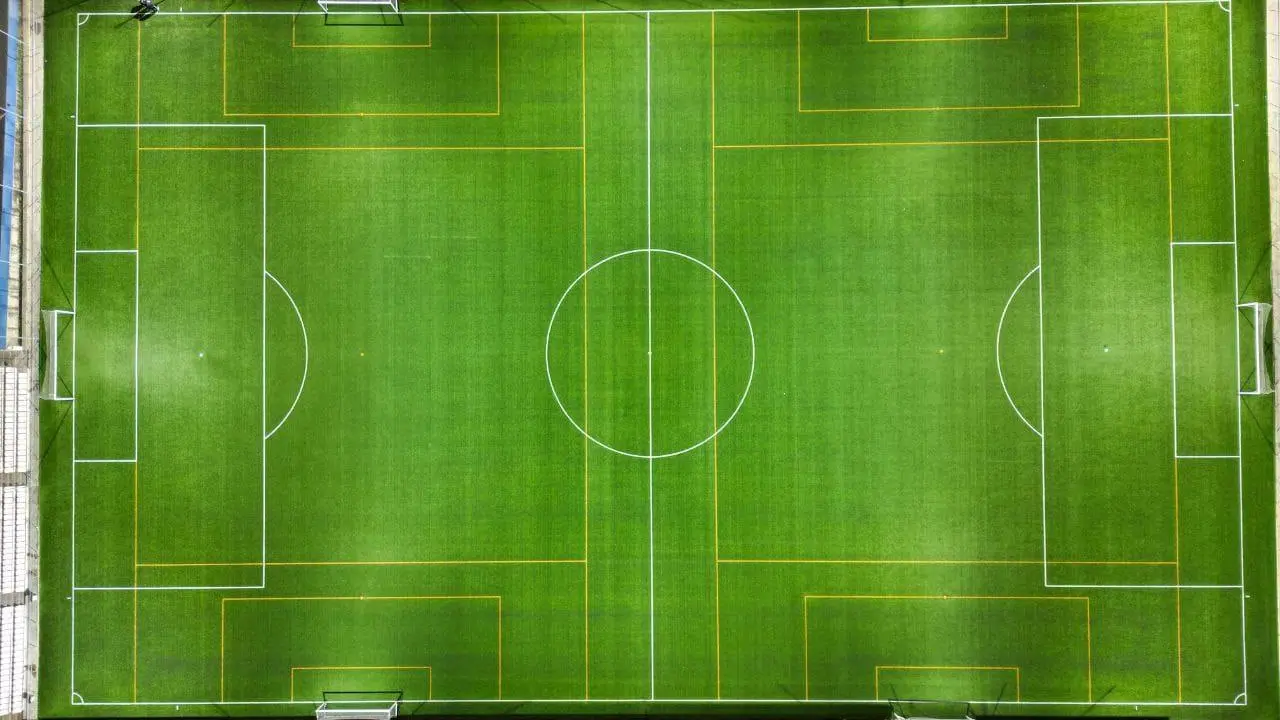 Nueva iluminaci&oacute;n campo de f&uacute;tbol del Hern&aacute;ndez Albarrac&iacute;n - Ayto. Punta Umbr&iacute;a
