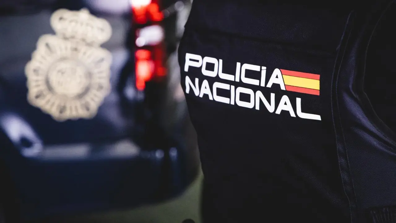 Polic&iacute;a Nacional. - EP