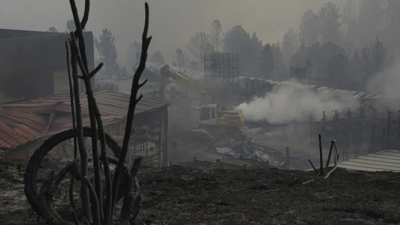 Empresa Autoneum, en el pol&iacute;gono industrial del municipio de A R&uacute;a, muy afectada por el incendio.
- ROSA VEIGA