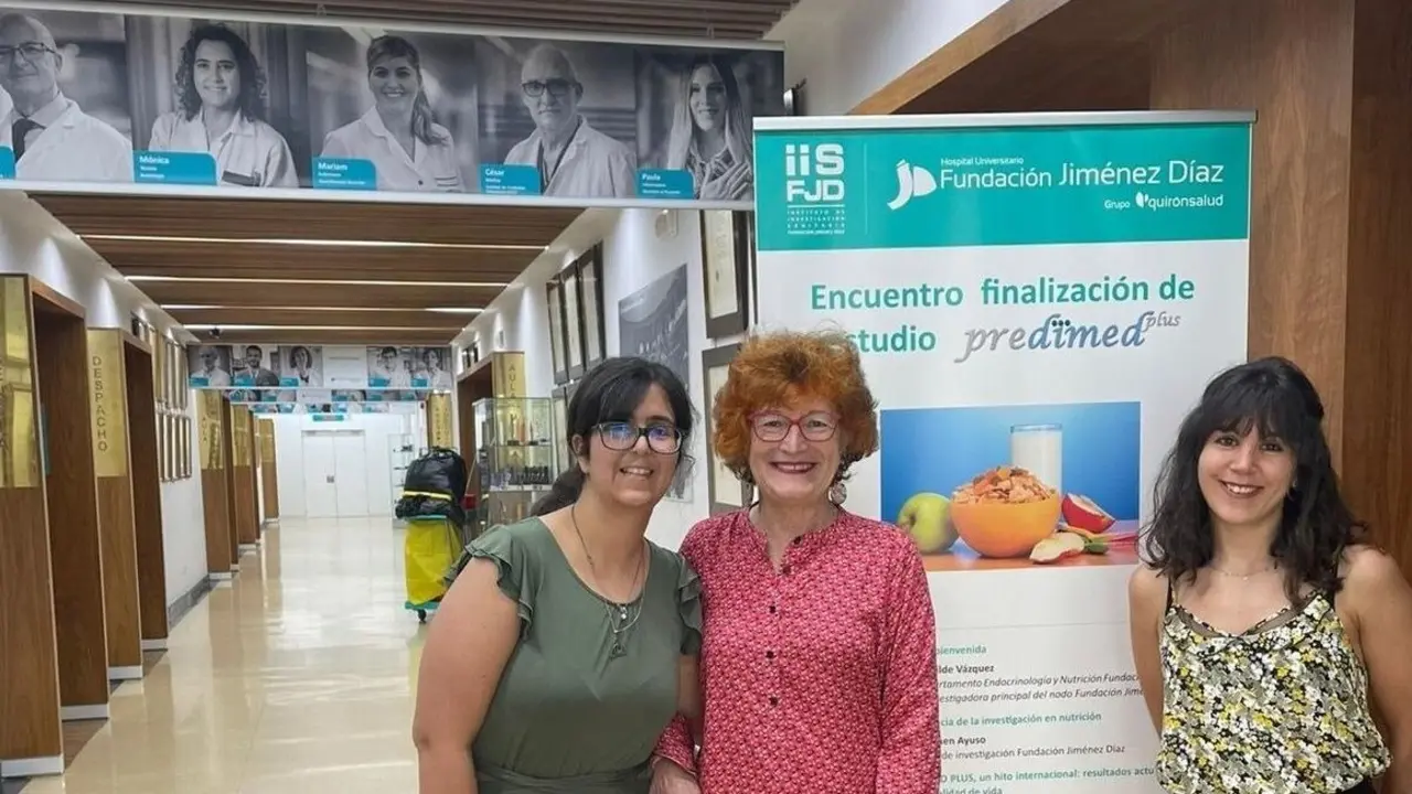 La doctora V&aacute;zquez y dos nutricionistas implicadas en el estudio.