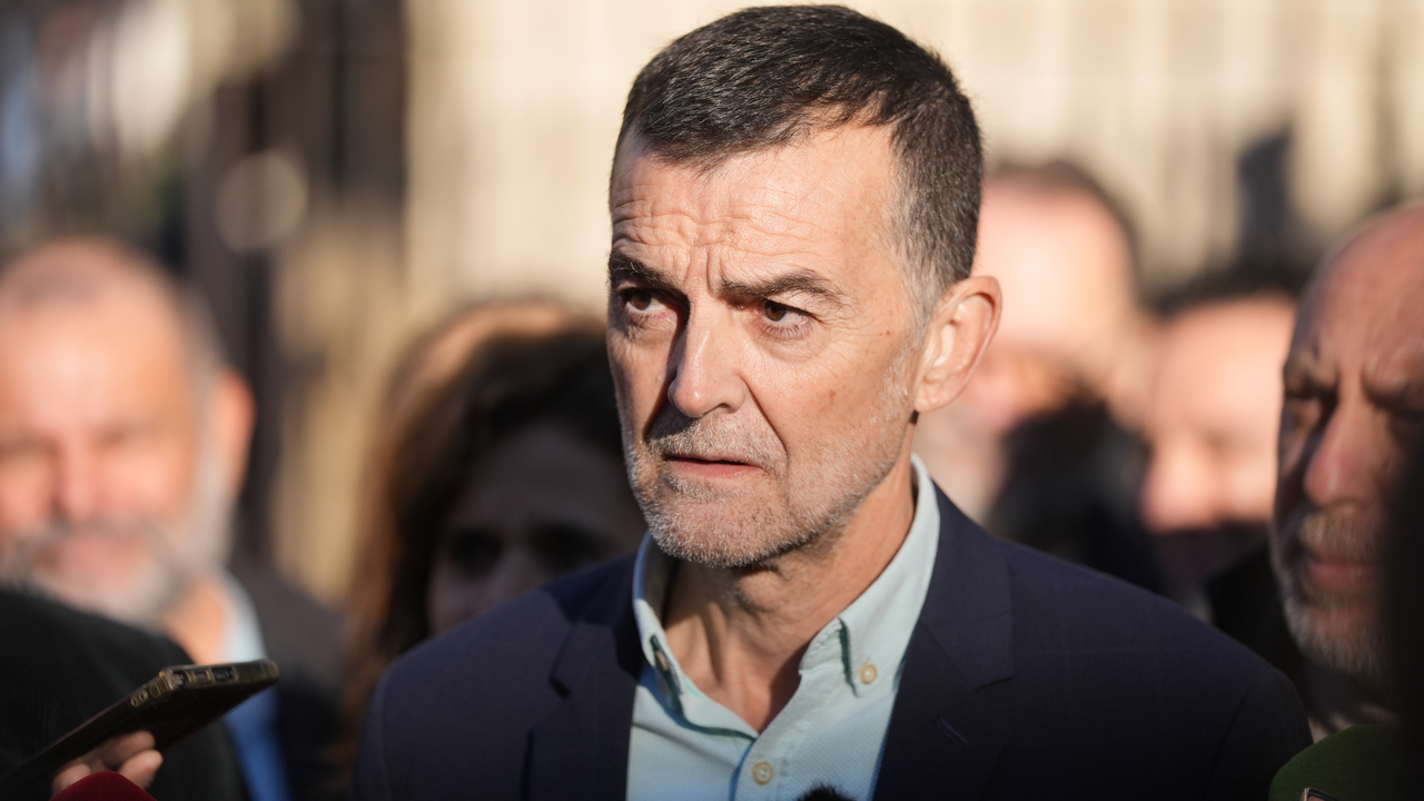 El coordinador federal de Izquierda Unida (IU) atiende a los medios para informar de su candidatura de Por Andaluc&iacute;a a la Presidencia de la Junta de Andaluc&iacute;a en 2026 | Joaquin Corchero / Europa Press