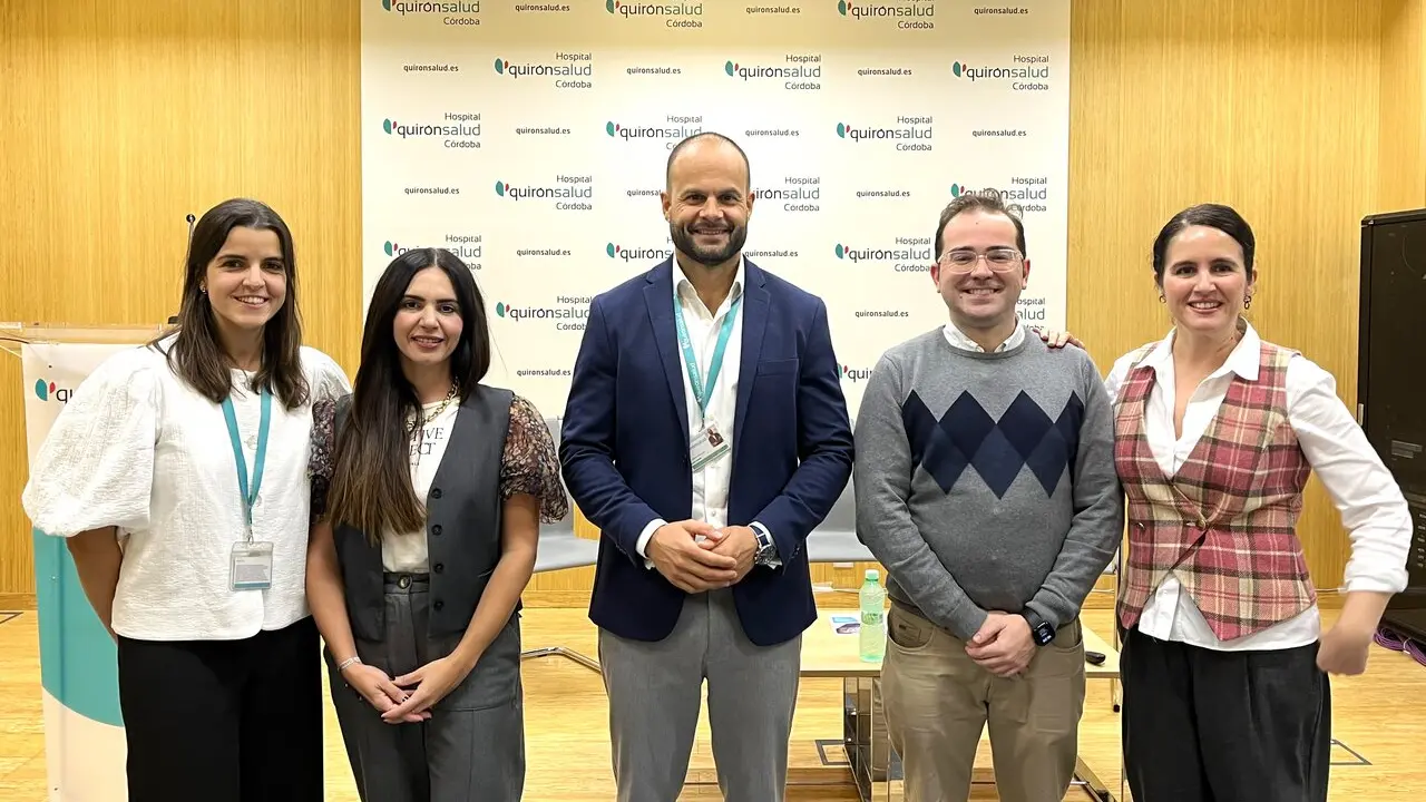 Las doctoras Carmen Guti&eacute;rrez y Luc&iacute;a Carranza, el director gerente, Luis Luengo, y los doctores Jaime Jes&uacute;s Castro y Mar&iacute;a Aguilar. | Quir&oacute;nsalud
