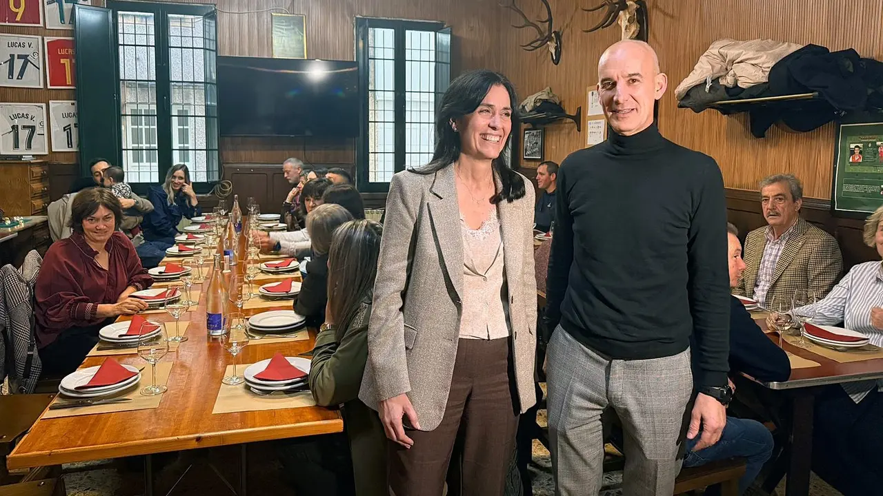 La secretaria xeral del PPdeG, Paula Prado, durante la comida de Navidad del PP de Curtis | PPDEG