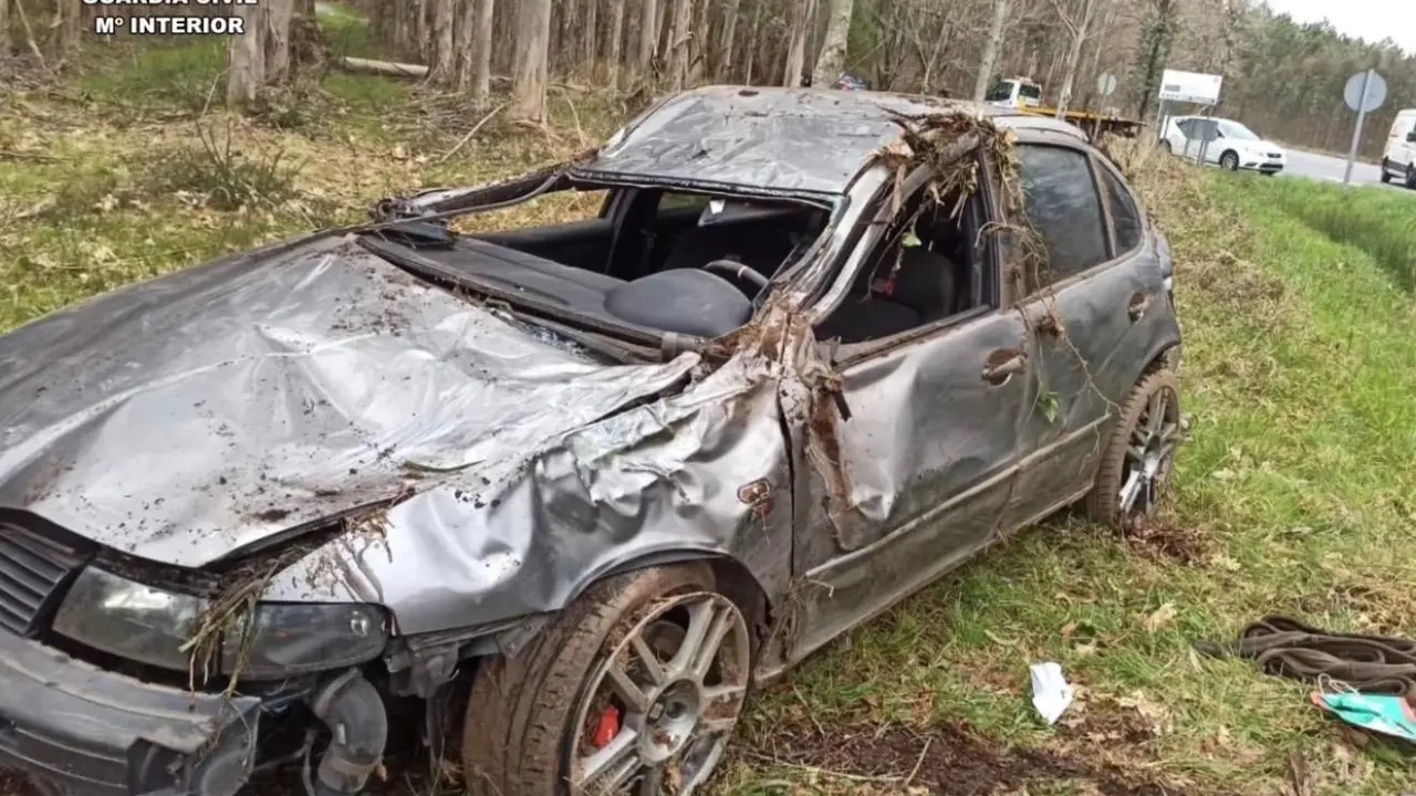 Un coche volc&oacute; en Teo (A Coru&ntilde;a) en marzo de 2025 y dos personas intentaron ocultar la identidad de su conductor | Guardia Civil