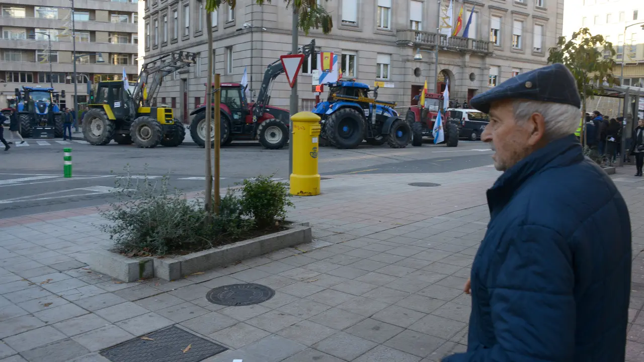 Tractora en Ourense ante la Subdelegaci&oacute;n del Gobierno, a 29 de diciembre de 2025
- ROSA VEIGA - EUROPA PRESS