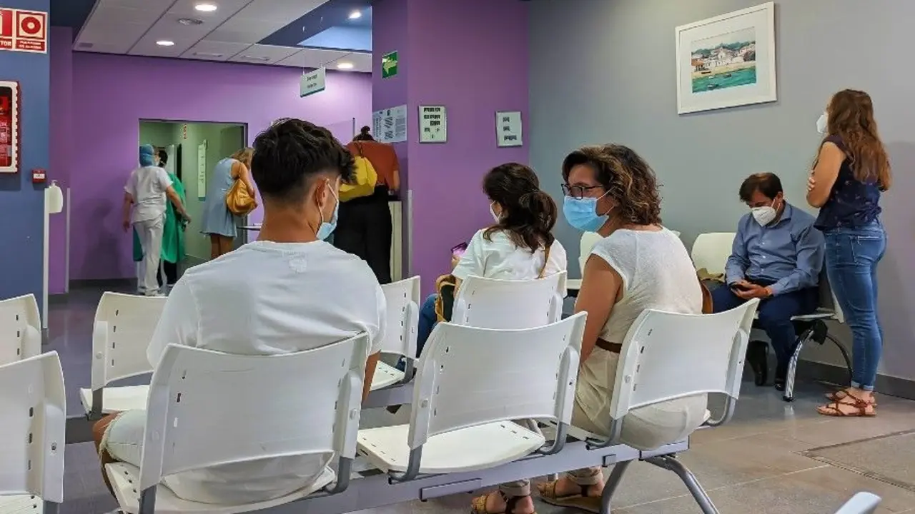 Sala de espera de un hospital | Foto 123RF/Alfredosaz