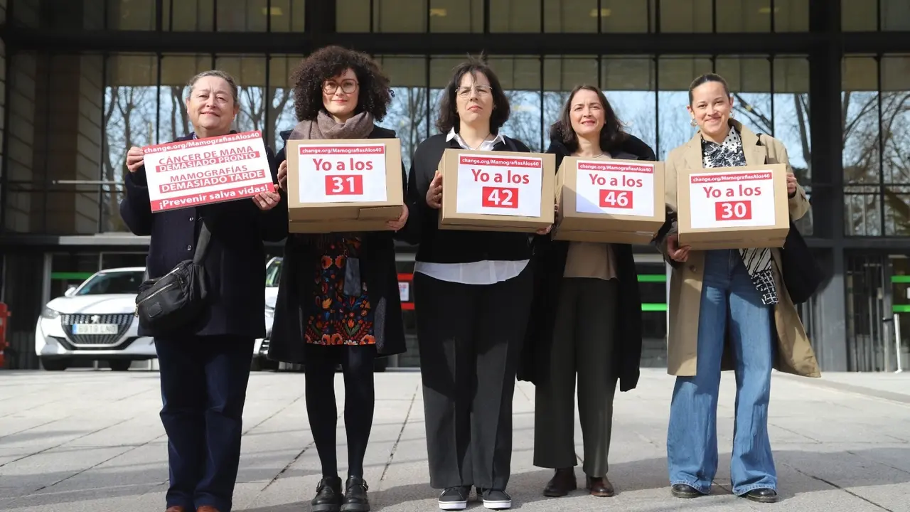 Registro de 65.000 firmas en el Ministerio de Sanidad para reclamar que se adelante el inicio de mamograf&iacute;as.
- CHANGE.ORG