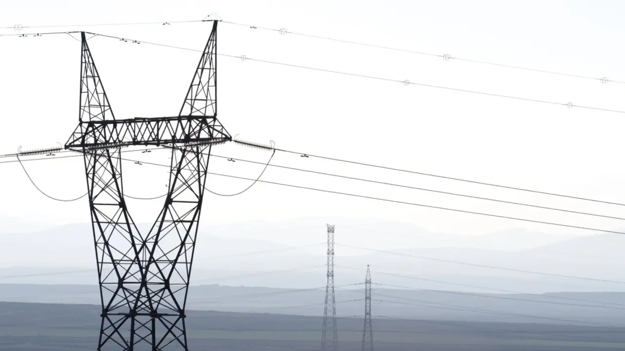 Torre el&eacute;ctrica | Foto de 123RF/pedrosala