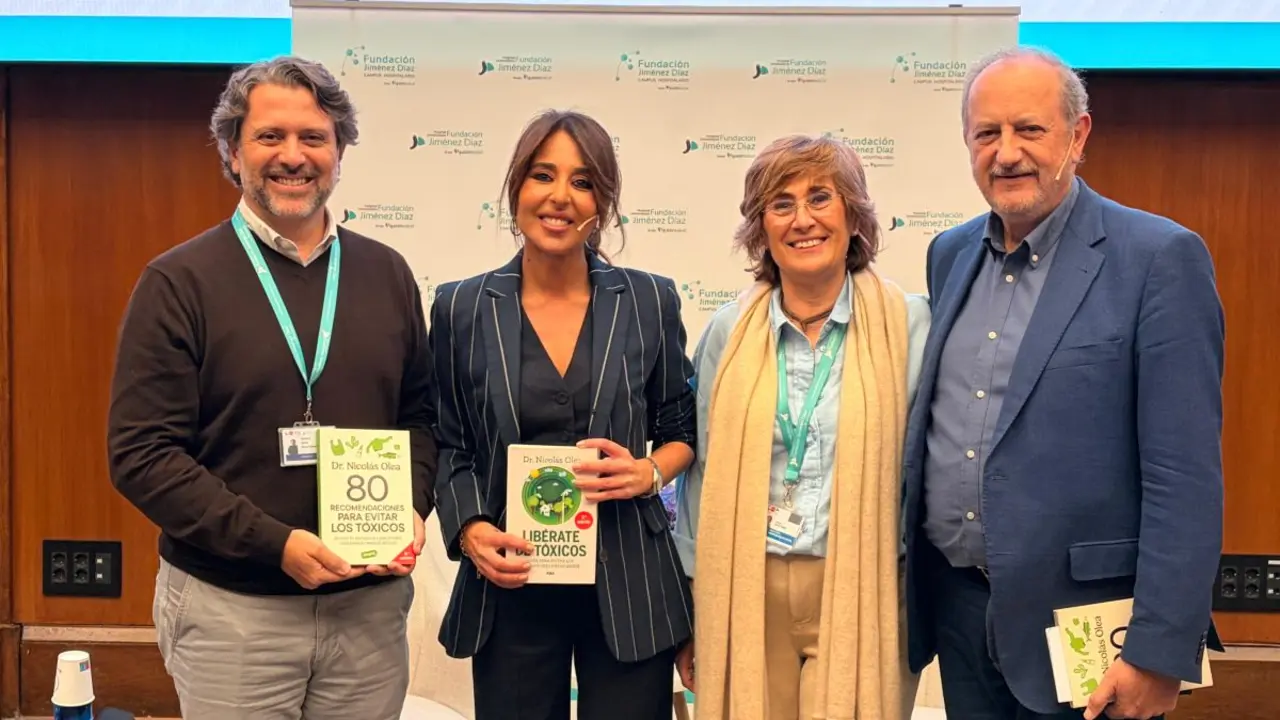 De izquierda a derecha: el doctor J. Arcos, A. Terradillos, A. Herr&aacute;iz y N. Olea, en el inicio de la jornada