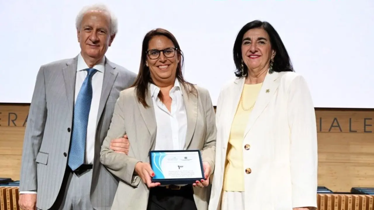 La empresa B. Braun ha sido distinguida como el fabricante de productos sanitarios y medicamentos de prescripci&oacute;n enfermera con mejor reputaci&oacute;n en Espa&ntilde;a por noveno a&ntilde;o consecutivo, seg&uacute;n los Premios Nacionales de Reputaci&oacute;n Enfermera 2025, organizados por el Consejo General de Enfermer&iacute;a y Merco Salud.

El Monitor de Reputaci&oacute;n Enfermera eval&uacute;a a los principales fabricantes del sector sanitario seg&uacute;n criterios como la calidad, la innovaci&oacute;n tecnol&oacute;gica, el servicio al cliente y el compromiso con la mejora continua de la pr&aacute;ctica cl&iacute;nica. Para la elaboraci&oacute;n de esta clasificaci&oacute;n, Merco ha consultado a 2.261 profesionales de la enfermer&iacute;a, 649 gestores enfermeros y 572 gerentes y directivos de hospitales.

B. Braun impulsa iniciativas para reivindicar el papel esencial de la enfermer&iacute;a en el cuidado de los pacientes, fomentar la formaci&oacute;n continua y promover una atenci&oacute;n humanizada. En palabras de Christoph M&uuml;ller, consejero delegado de B. Braun Espa&ntilde;a: &ldquo;La innovaci&oacute;n cobra sentido cuando facilita el trabajo de quienes est&aacute;n en primera l&iacute;nea del cuidado y contribuye a mejorar la atenci&oacute;n de los pacientes. Este reconocimiento es fruto del compromiso de todo nuestro equipo y nos motiva a seguir escuchando a los profesionales sanitarios y desarrollando soluciones que realmente marquen la diferencia en su labor diaria&rdquo;.

El acto de entrega de los galardones tuvo lugar este mi&eacute;rcoles en la sede del Consejo General de Enfermer&iacute;a, reafirmando la importancia de la colaboraci&oacute;n entre la industria sanitaria y los profesionales de enfermer&iacute;a para fortalecer la calidad del cuidado en todo el pa&iacute;s.