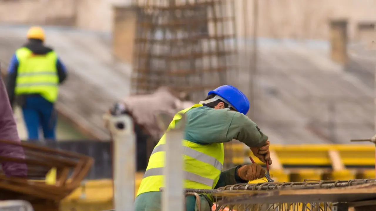 Trabajadores del sector de la construcci&oacute;n | Foto de 123RF/geki