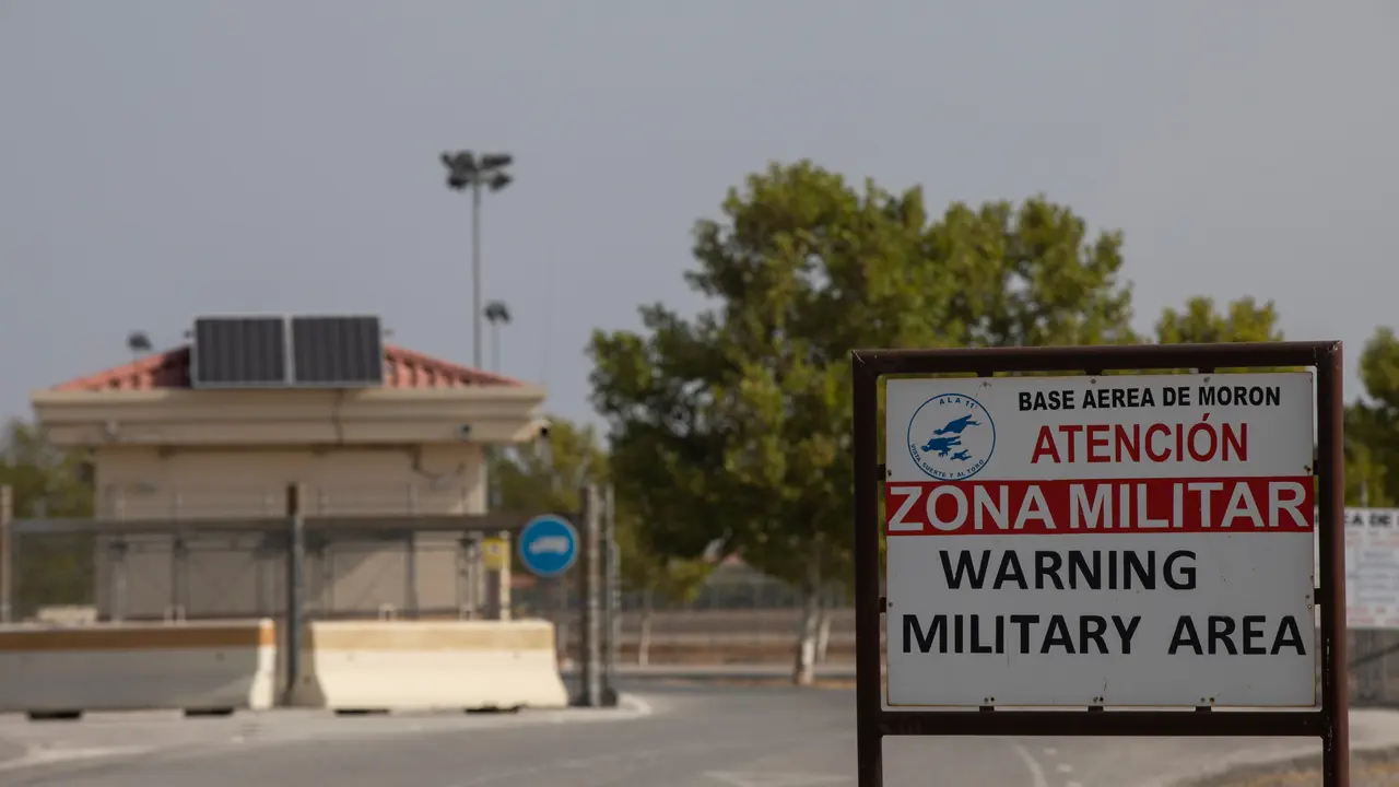 Exterior de la base militar de Mor&oacute;n. | Europa Press.