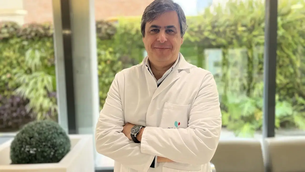 El doctor Nicol&aacute;s Merchante, especialista en enfermedades infecciosas del Hospital Quir&oacute;nsalud Sagrado Coraz&oacute;n. | Hospital Quir&oacute;nsalud