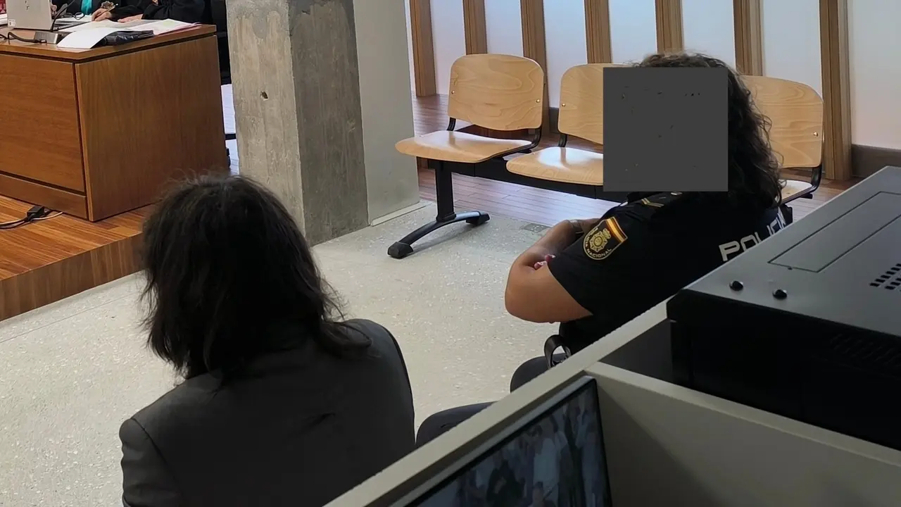 Juicio contra un acusado de violar y robar a una mujer en Vigo, en 2013. | Europa Press