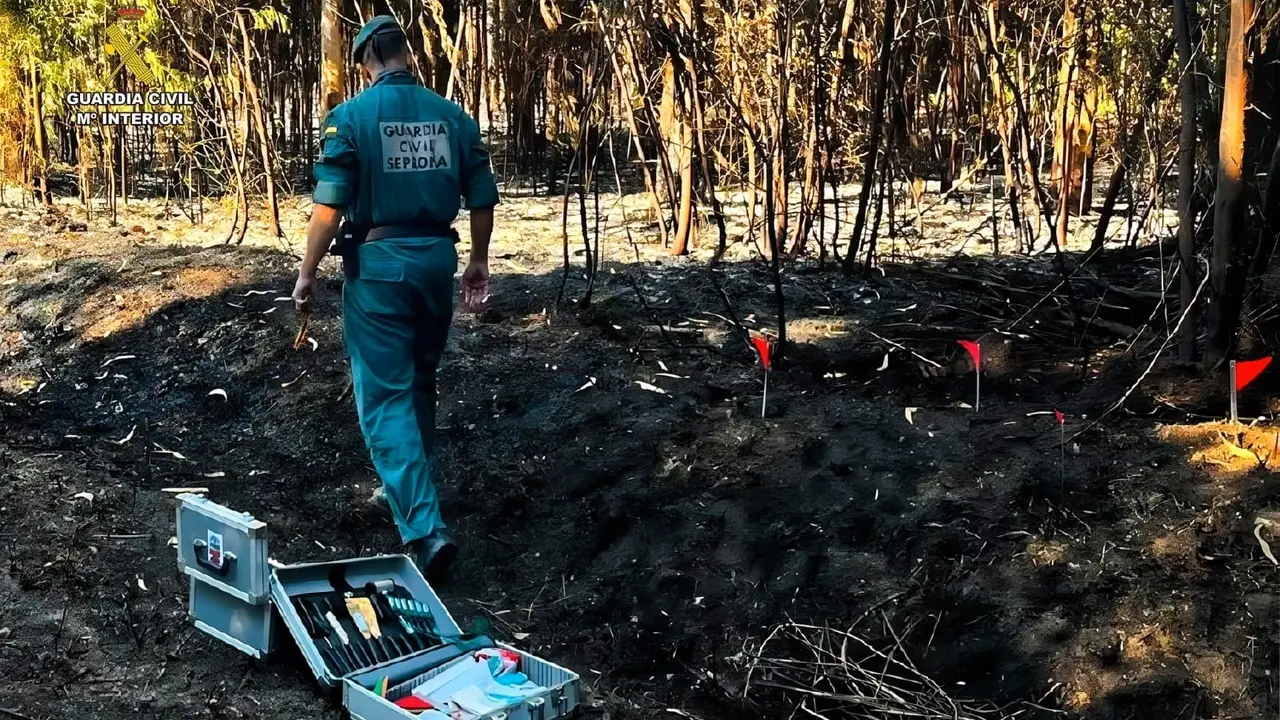 Detenido un vecino de Ordes (A Coru&ntilde;a) acusado de varios incendios tras ser sorprendido cuando iniciaba un foco. | Europa Press