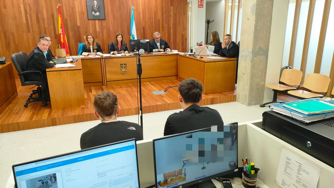 Dos j&oacute;venes condenados a 6 meses de prisi&oacute;n por agredir, humillar y escupir a una persona sin hogar en Vigo. | Europa Press