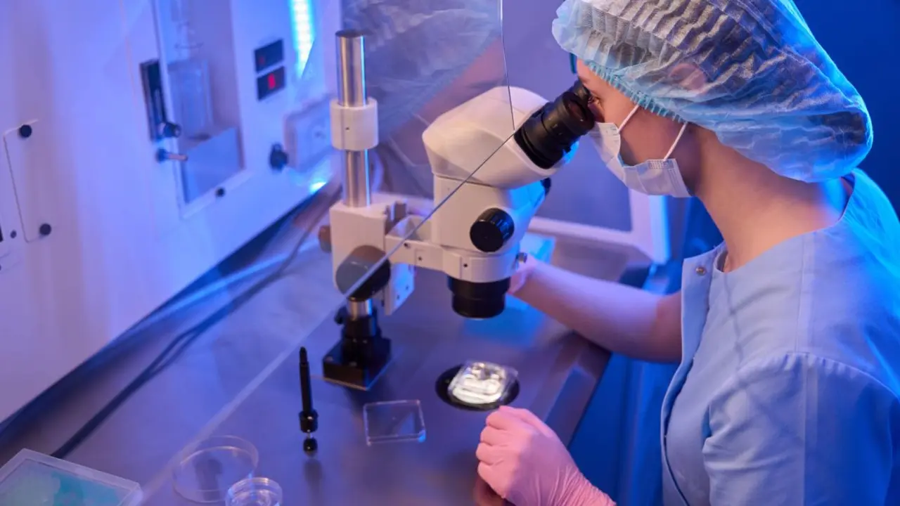 Trabajo en laboratorio | 123RF/svitlanahulko