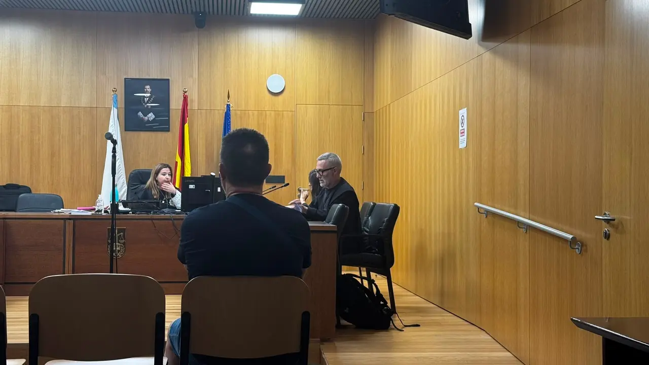 Piden dos a&ntilde;os de c&aacute;rcel para un celador acusado de un delito de agresi&oacute;n sexual a una compa&ntilde;era de trabajo en el CHUO. | Europa Press