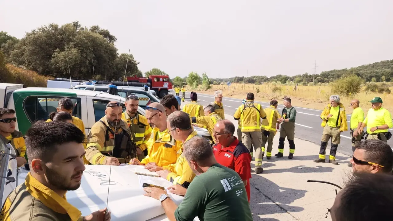 Equipos gallegos movilizados a los incendios forestales de &Aacute;vila. | Europa Press.
