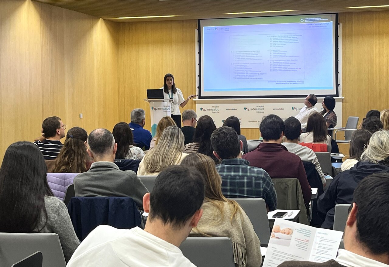 La doctora Gutiérrez durante su ponencia. | Quirónsalud